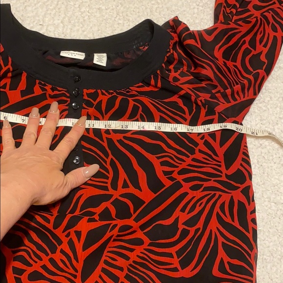 Covington Blouse size Small - Picture 9 of 11